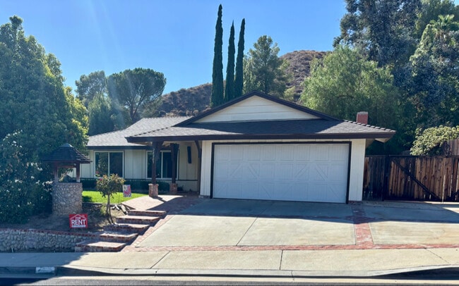 Building Photo - 28205 Oaklar Dr