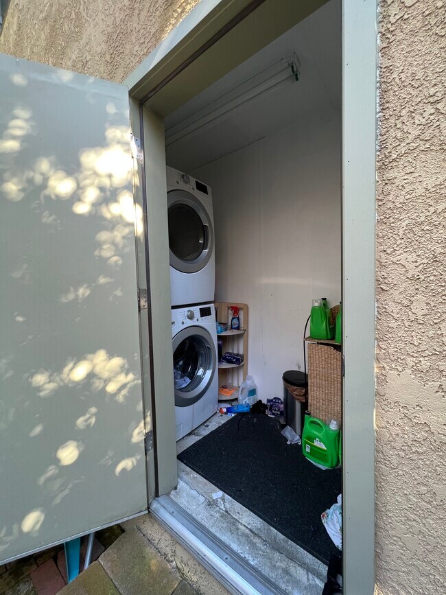 Foto del edificio - 4151 W 163rd St