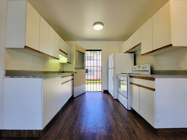 Foto del edificio - AVAILABLE March 16, 2026 | 2 Bedroom, 1 Bathroom Townhome with 1 Assigned Parking | Located at Wa...