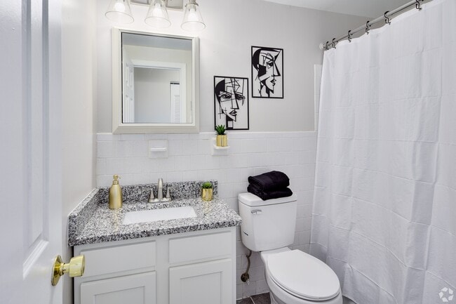 Building Photo - Finian's Court Apartments