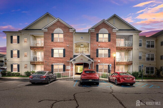 Foto del edificio - 914 Cedar Ct