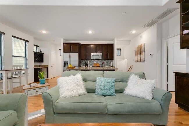 Building Photo - 1841 Radcliffe St