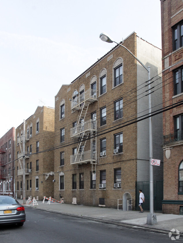 Building Photo - 1143 43rd St