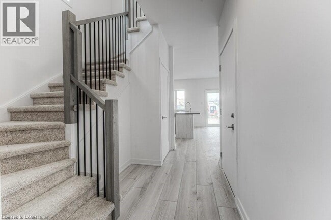 Building Photo - 416 Dundas St S