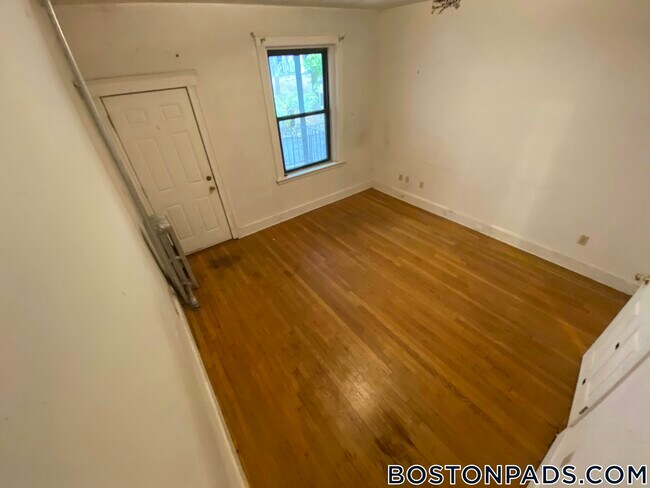 Building Photo - 17 Cummings Rd