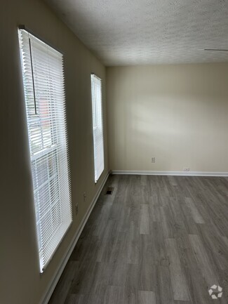 Building Photo - 241 Maple Street