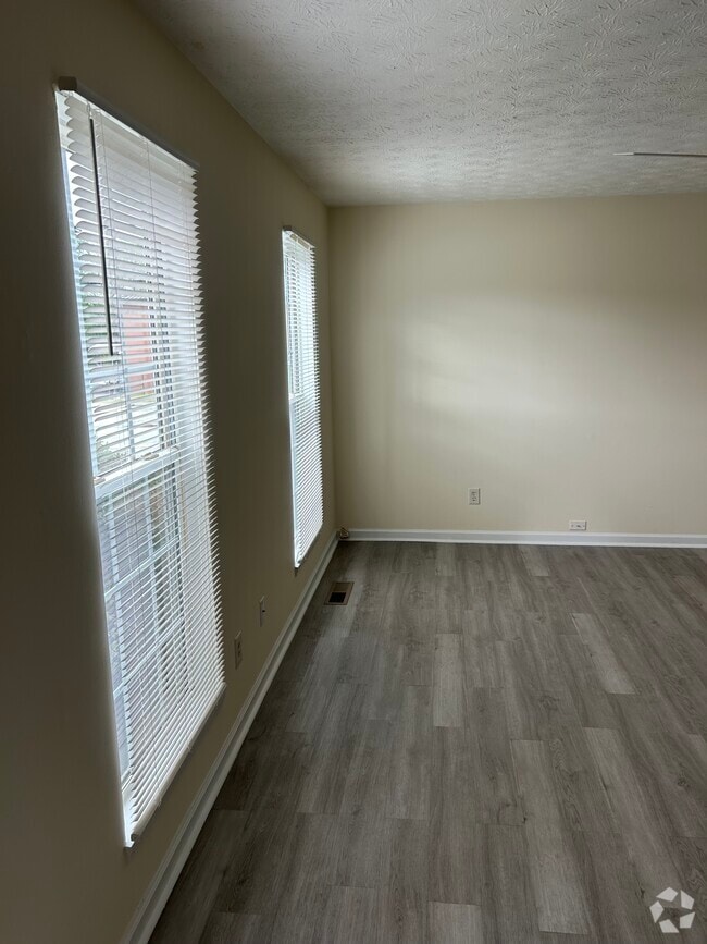 Building Photo - 241 Maple Street