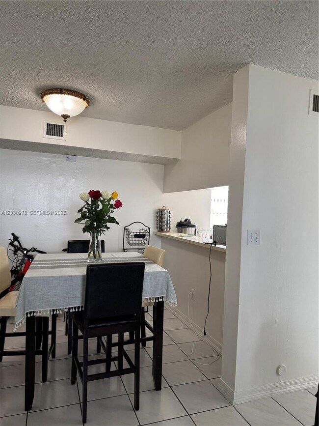 Foto del edificio - 18250 Mediterranean Blvd