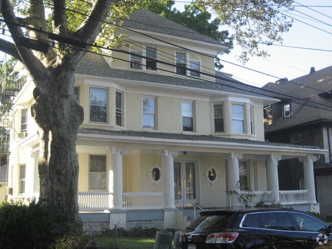 Building Photo - 31 Norwood Ave