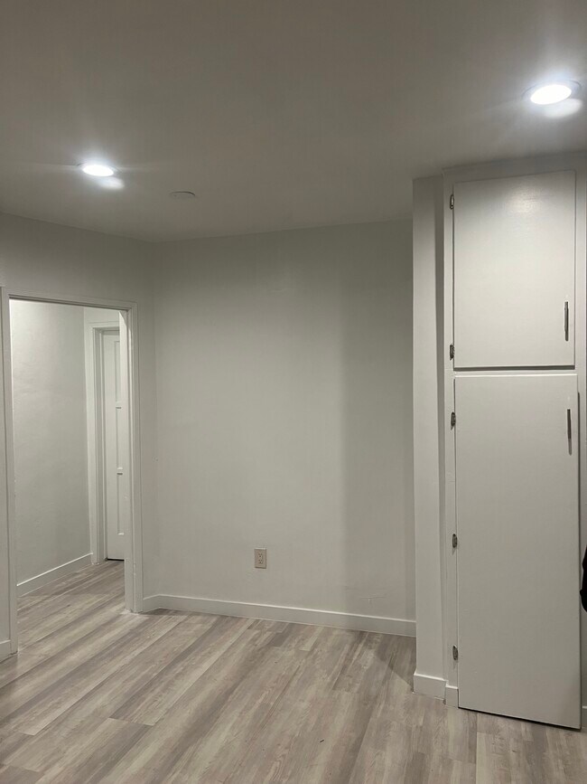 Foto del edificio - 9642 Bryson Ave
