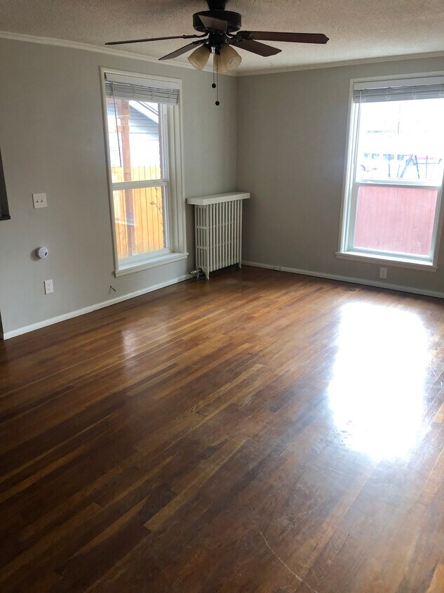 Primary Photo - 2115 W 1st Ave