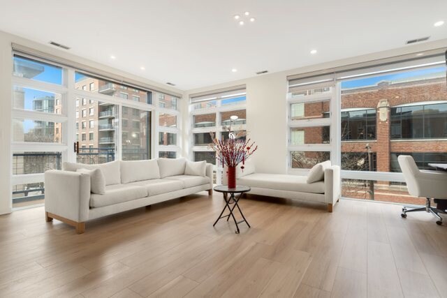Foto del edificio - 1151 W Washington Blvd