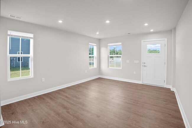 Foto del edificio - 3111 Edgehill Dr