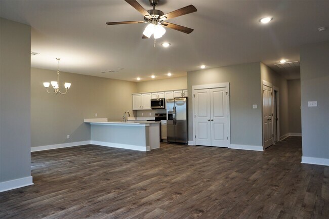 Foto del edificio - Brand New Construction!!!!!