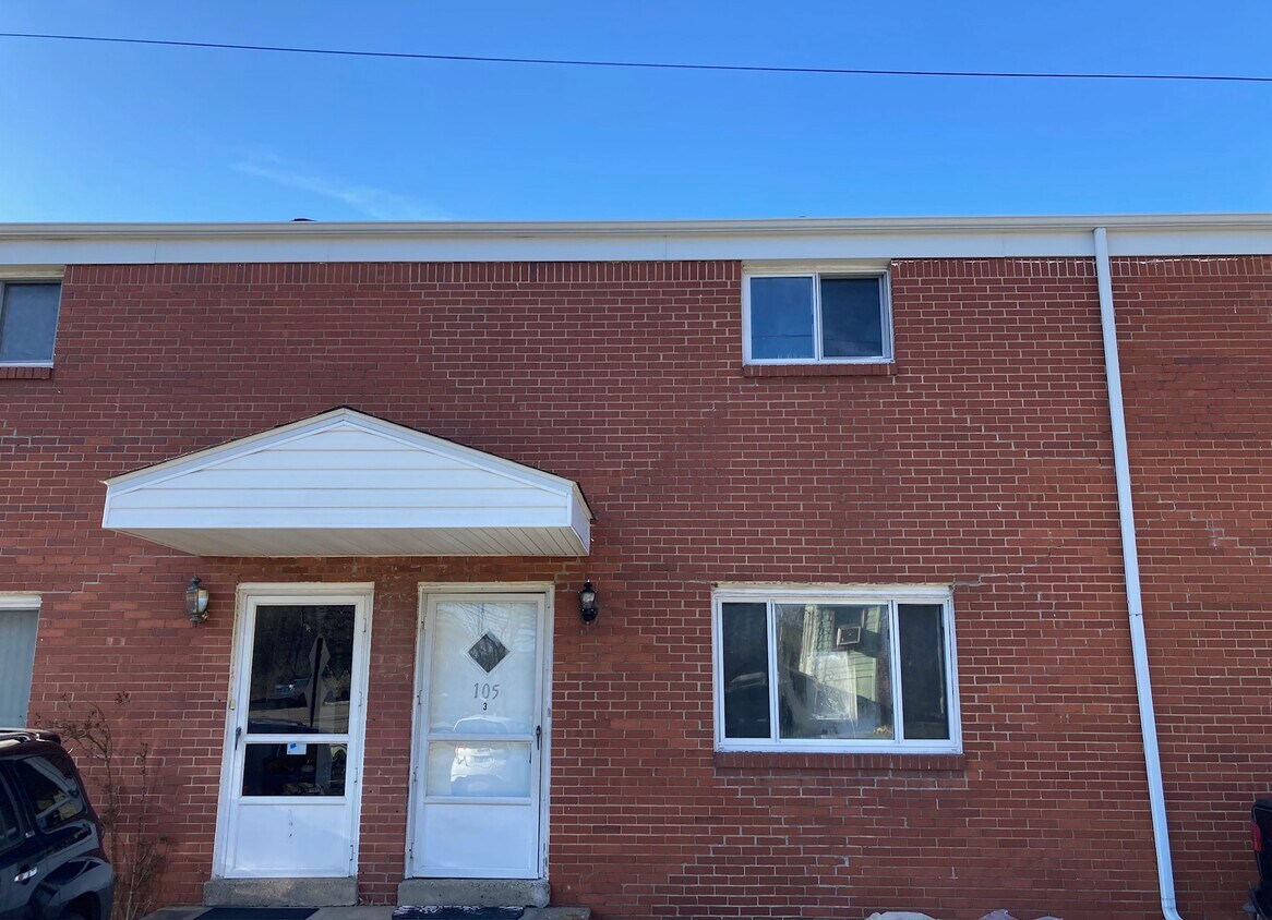 Primary Photo - 105 Terrace Ct