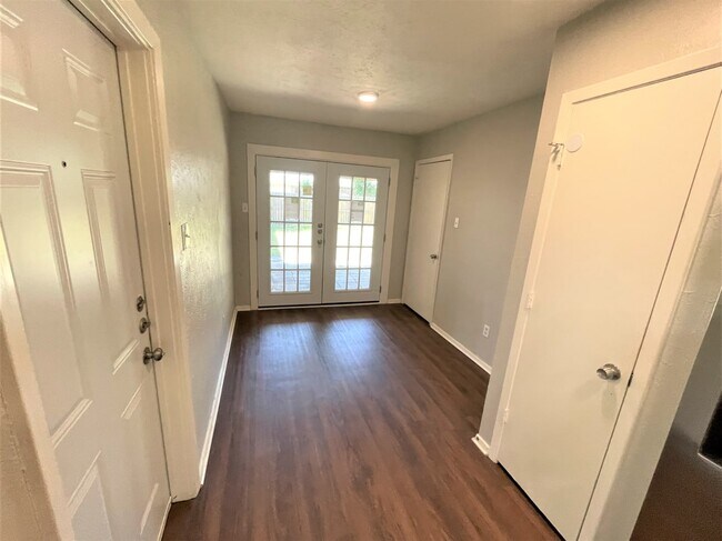 Foto del edificio - 1118 Oakbluff Dr