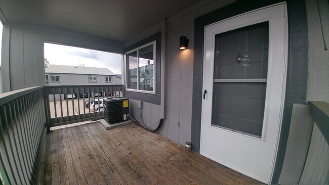 Foto del edificio - MOVE IN READY!! 2-Bedroom Boulder Condo