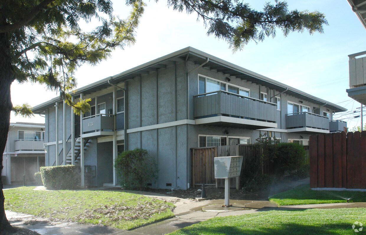 Building Photo - 4634 Campbell Ave