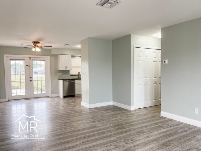 Building Photo - Charming 2 Bed 1 Bath Duplex in NE Cape