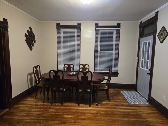 Foto del edificio - 2017 Windsor Ave