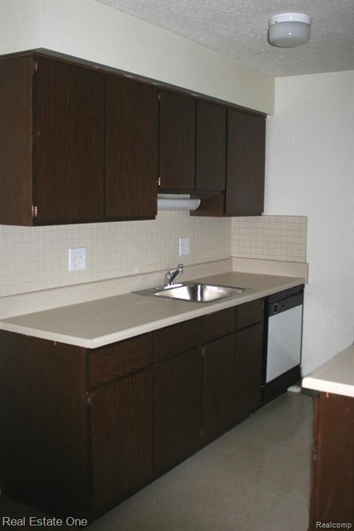 Foto del edificio - 320 N Crooks Rd