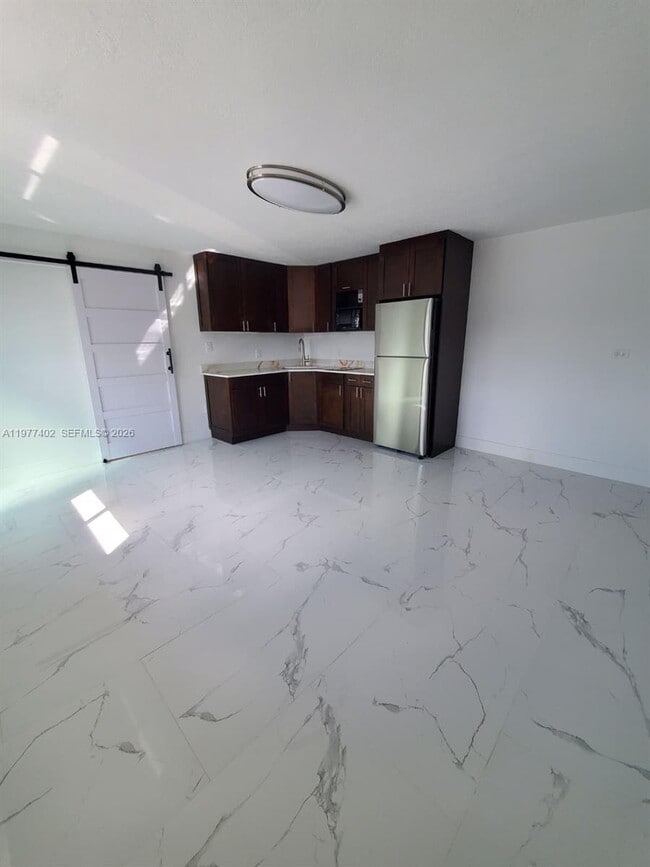 Foto del edificio - 920 SE 8th St