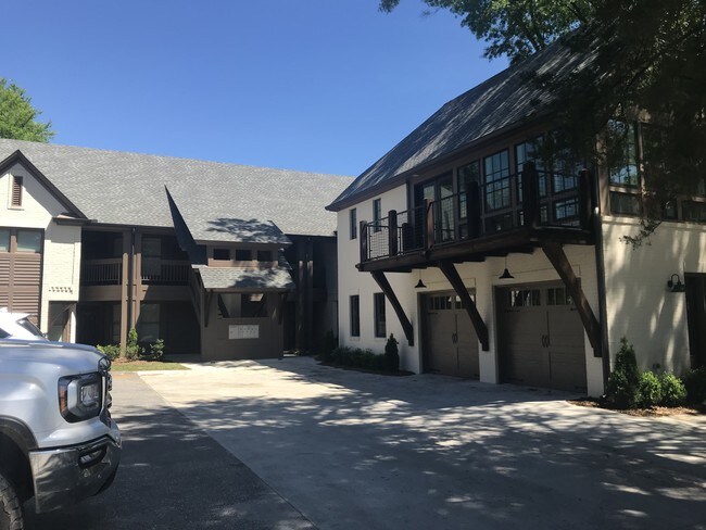 Edificio exterior - 332 N College St