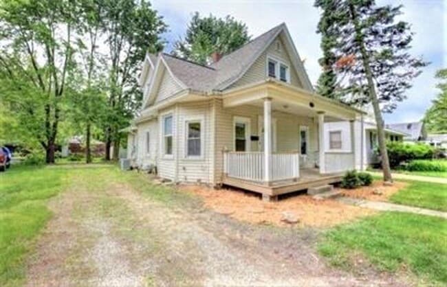 Building Photo - 1011 W Tremont St