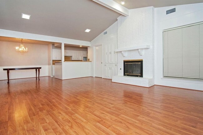 Building Photo - 3922 San Mateo Dr