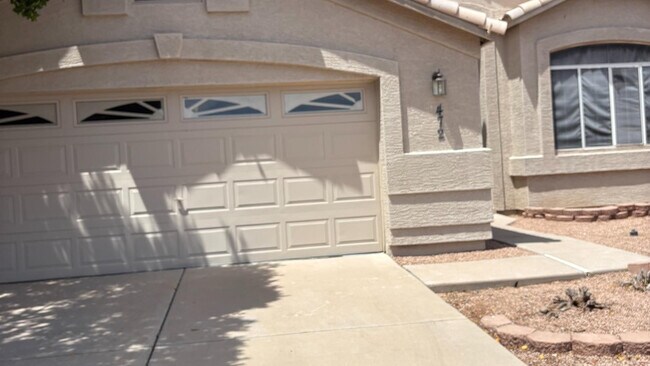 Foto del edificio - 472 W Country Estates Ave