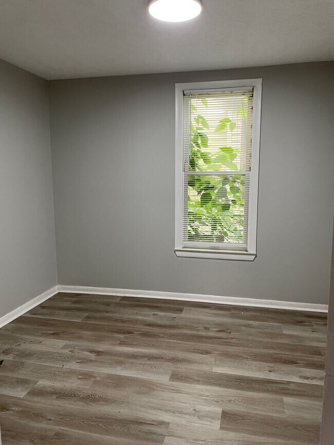 Foto del edificio - 592 E 3rd Ave