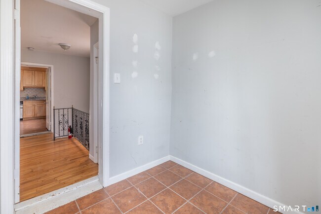 Foto del edificio - 727 Brewster St
