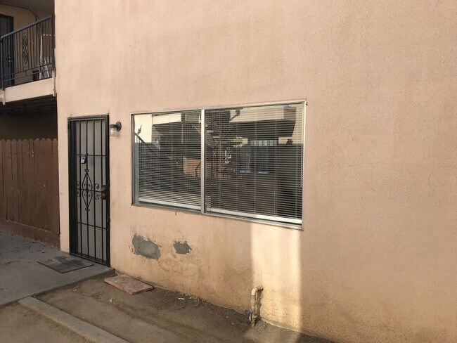 Building Photo - 1505 E Yale Ave