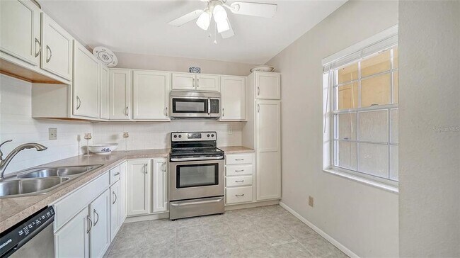 Foto del edificio - 7880 Palm Aire Ln