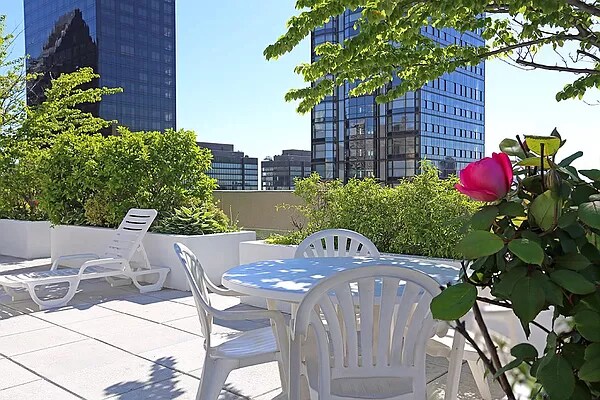 Foto del edificio - 345 E 33rd St