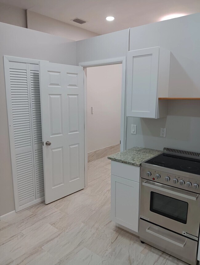 Puerta de acceso al dormitorio - 7195 Reymoor Dr