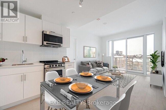 Photo du bâtiment - 412 Silver Maple Rd