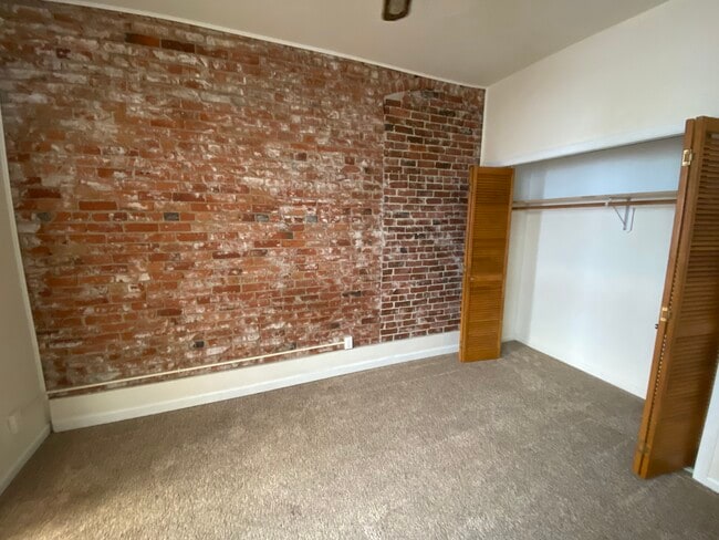 Building Photo - 1218 N State St