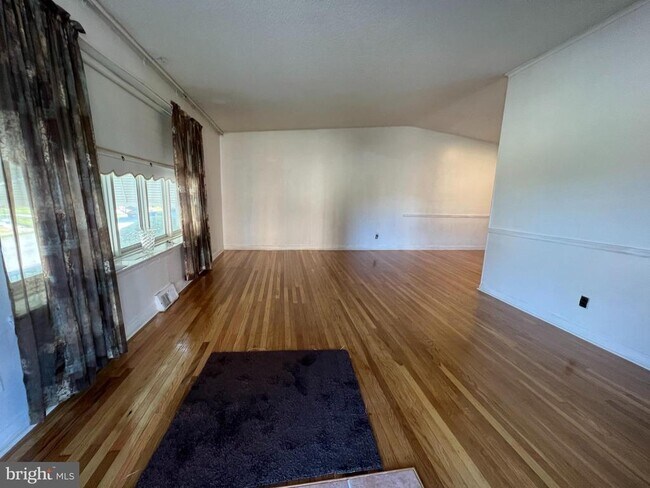 Foto del edificio - 1053 E Sydney St