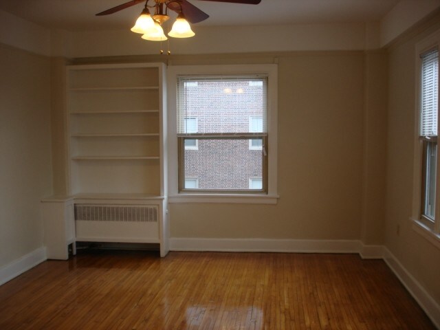 Building Photo - 1130 Parker St