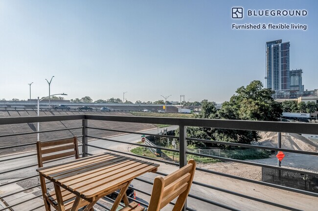 Foto del edificio - 710 E 3rd St