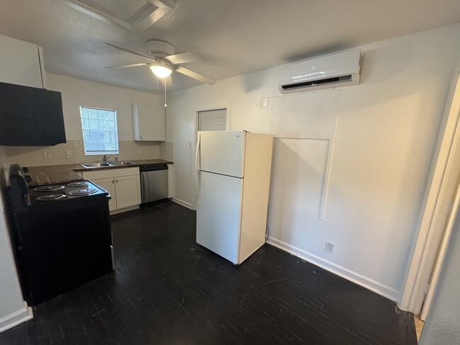 Building Photo - 310 Finton