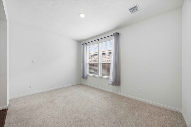 Building Photo - 7627 Coral Ky Dr