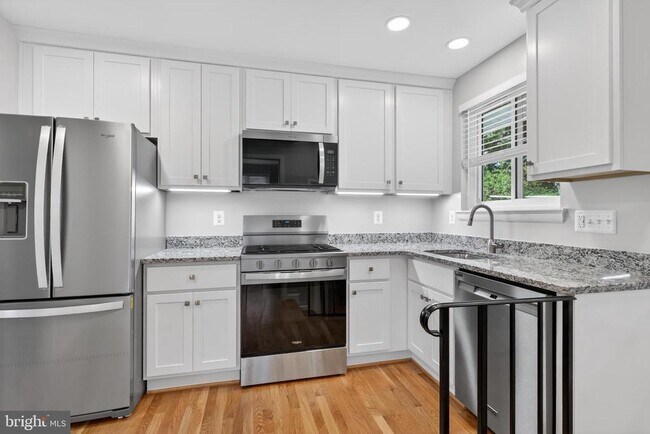 Foto del edificio - 4625 Strathblane Pl