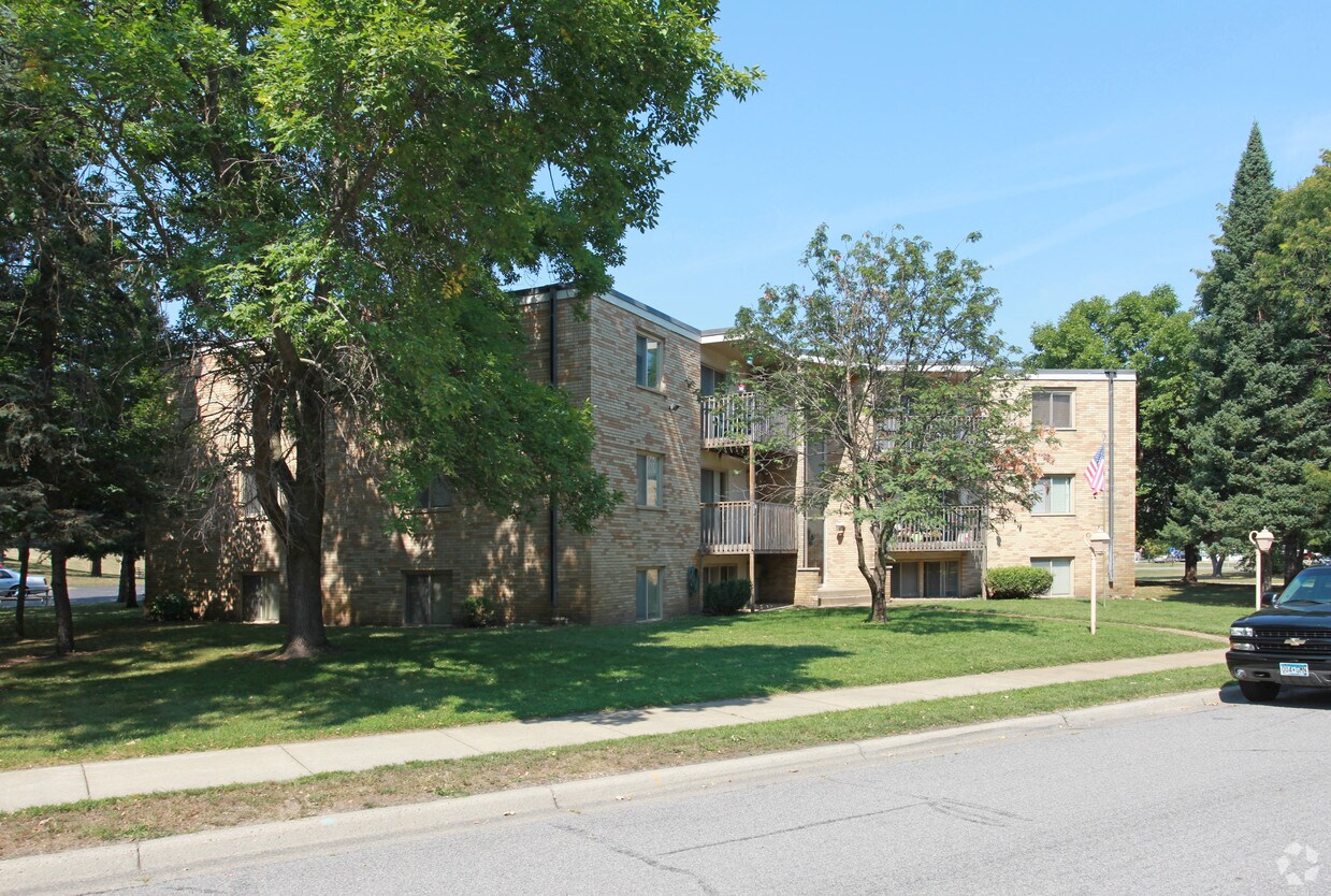 438 Independence Ave, Champlin, MN 55316 Apartments in Champlin, MN