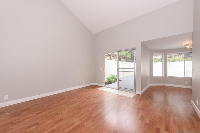 Building Photo - 2347 Manzana Way