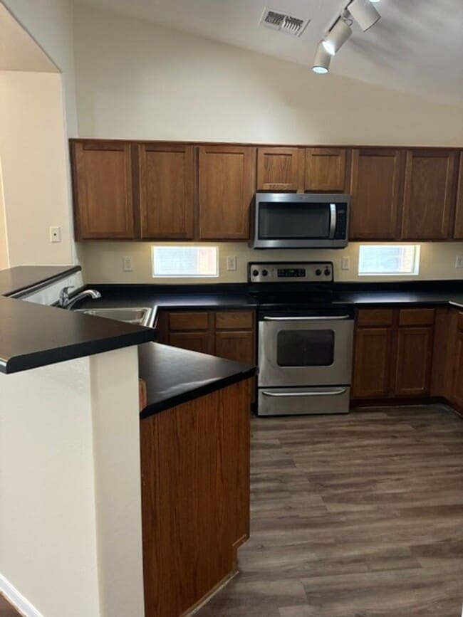 Building Photo - Spacious 4 Bedroom Home in Avondale!