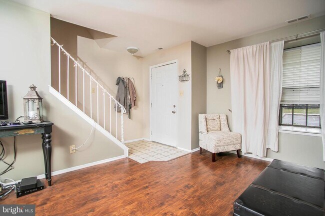 Building Photo - 705 Garrison Ct