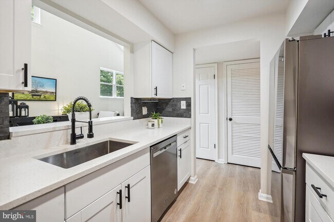 Building Photo - 5803 Orchard Hill Ct