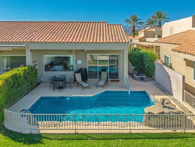 Foto del edificio - 38 Pine Valley Dr